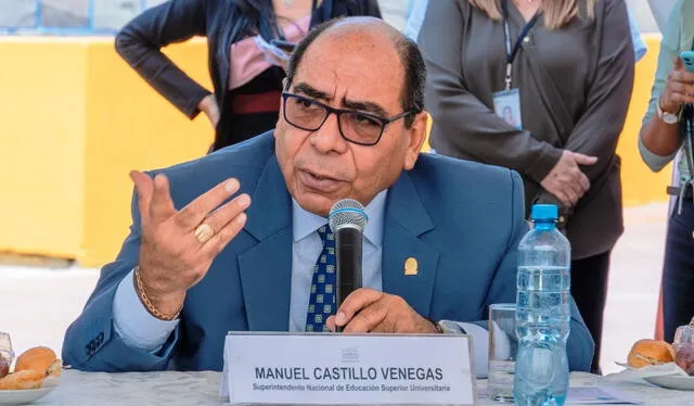 Manuel Castillo negó irregularidades, pero fechas no cuadran.   
