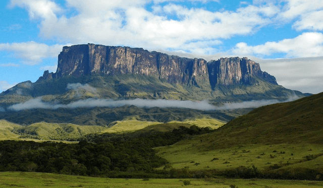  El Monte Roraima es considerada la formación geológica más antigua de Sudamérica. Foto: Steemit   