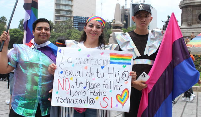 Mamá en la Marcha del Orgullo 2024 en apoyo a sus hijos. Foto: Mayorit Ortiz   