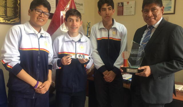  Estudiantes del Coar Arequipa inventan equipo que podría prevenir accidentes de tránsito. Foto: Andina. 