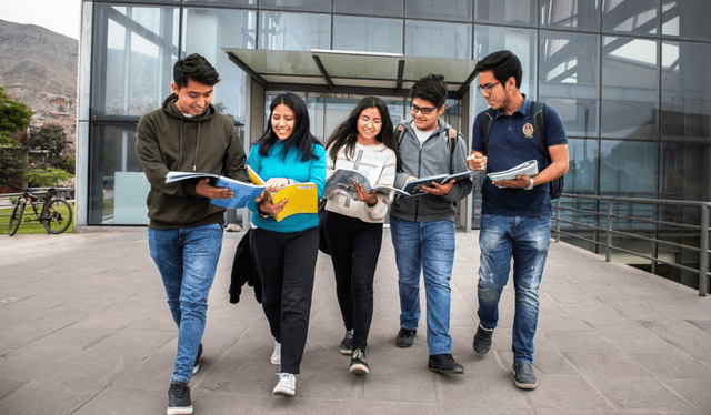 Estudiantes de la Universidad Nacional de Ingeniería. Foto: Andina    