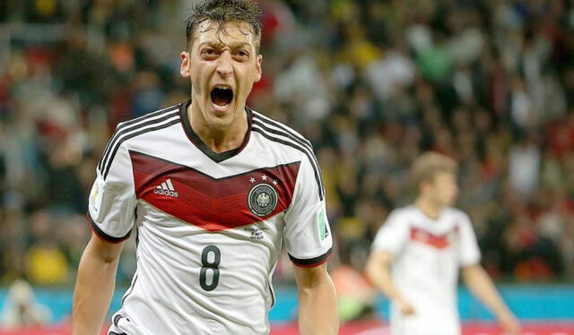  Mesut Özil formó parte del equipo campeón del mundo de Alemania en 2014. Foto: AFP    