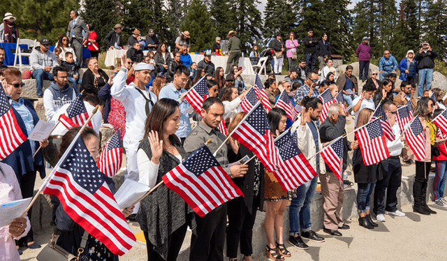  Existen personas que se olvidan de acudir a la ceremonia de juramentación como ciudadanos en Estados Unidos. Foto: Jurado Graham   