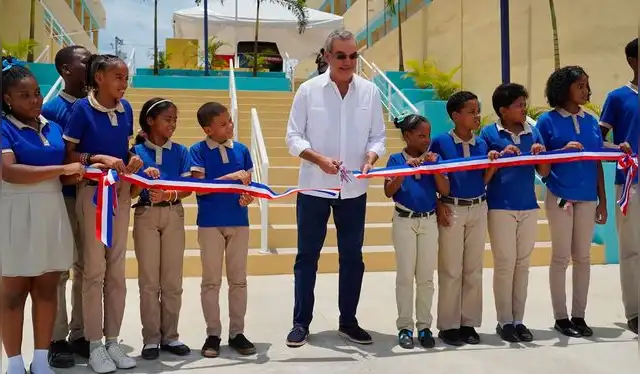 El Bono a Mil garantiza que miles de niños, niñas y adolescentes puedan acceder a educación de calidad. Foto: MINERD   