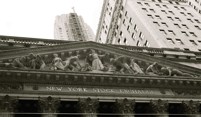  La Bolsa de Valores de Nueva York, situada en Wall Street, es la más grande e influyente de Estados Unidos. Foto: Diario Bitcoin 