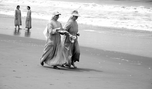 "Las monjas y la mar".   