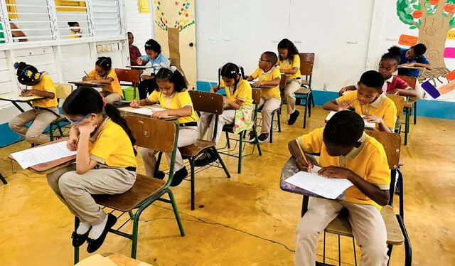 Miles de alumnos en República Dominicana se ven beneficiados por los pagos del Bono a Mil. Foto: MINERD   