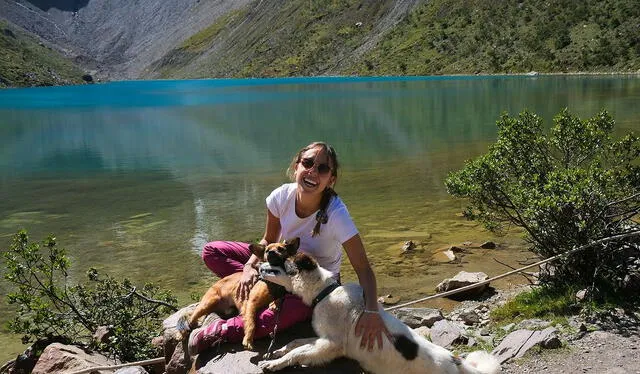  Mónica, Nacho y Caju en la laguna Humantay, Cusco. Foto: Otras formas de vida/Instagram   