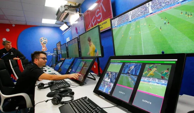  El VAR se implementó por primera vez en el Mundial de Clubes de 2016. Foto: Reuters    