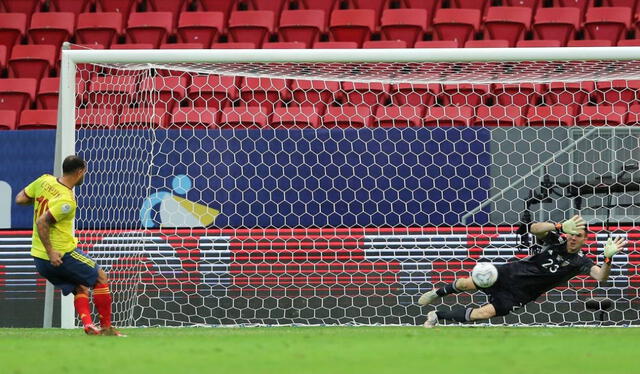  Por Copa América, el último cruce se lo llevó a Argentina por penales, con Emiliano Martínez como gran figura. Foto: AFA    