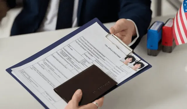  Para obtener la Green Card por petición familiar, deberás pasar por el proceso de ajuste de estatus o entrevista consular. Foto: Inmigrando con Kathia   