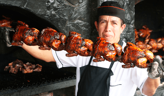 Pollo a la brasa recién salido del horno. Foto: Andina   