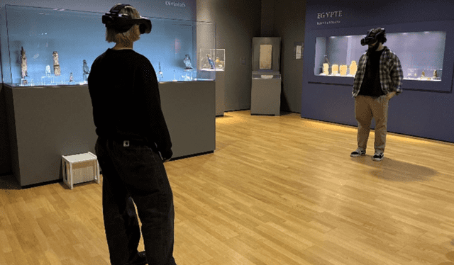 Visitantes del Museo de Rennes usando un dispositivo de realidad virtual. Foto: Museo de Rennes   