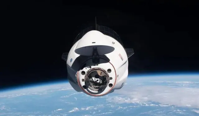 Las naves espaciales Dragon de SpaceX transportan astronautas y carga de la NASA a y desde la EEI. Foto: NASA   