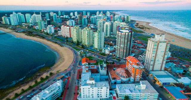 Punta del Este, una de las ciudades para vacacionar en Uruguay. Foto: Kayak 