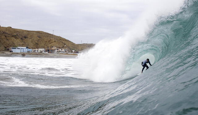 Las olas de Chicama, ubicadas en la costa norte de Perú, son famosas por ser algunas de las olas más largas del mundo. Foto: Mango Surf Camp   