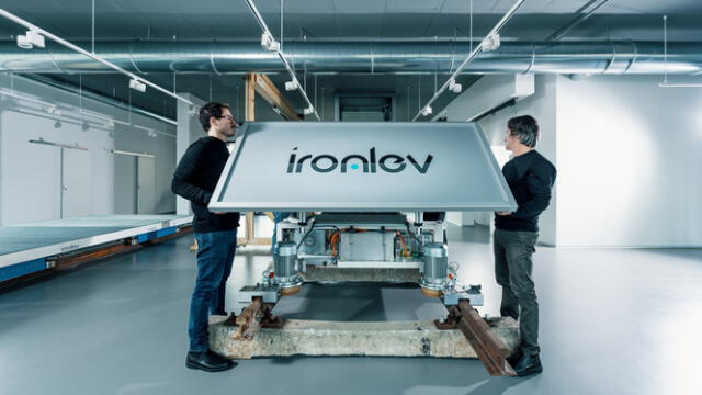  Mientras que los sistemas de transporte tradicionales requieren la implementación de carriles-guía dedicados, Ironlev permite reutilizar las vías existentes. Foto: IronLev   