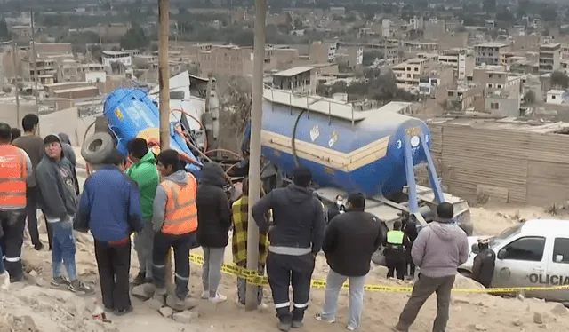 Los vecinos manifestaron que los efectivos de la Policía Nacional del Perú y la ambulancia se tardaron casi dos horas para personarse al lugar. Foto: captura de pantalla.   