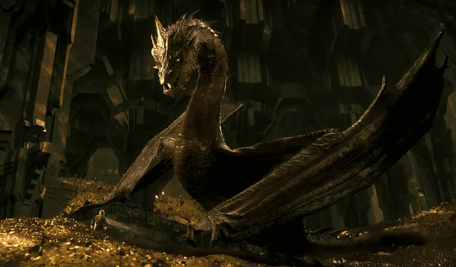  Smaug es descrito como un dragón de voz atronadora y hechizante, y que tiene una enorme codicia por el oro. Foto: Voyage Comics   