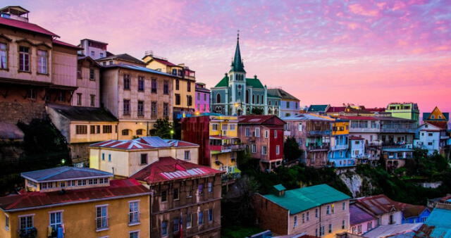  Valparaíso se destaca por el contraste de sus paisajes. Foto: Chile Travel   