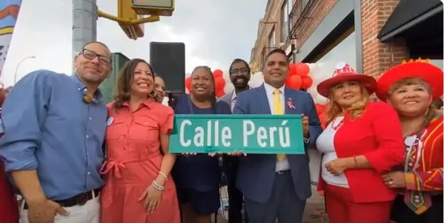  Esta calle se ubica en el barrio de Jackson Heights, Queens, Nueva York. Foto: captura/ Con Sabor y Amor Latino   