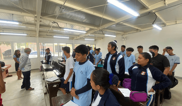  Los alumnos del IE. San Felipe están estudiando en un colegio temporal. Foto: El Peruano.    