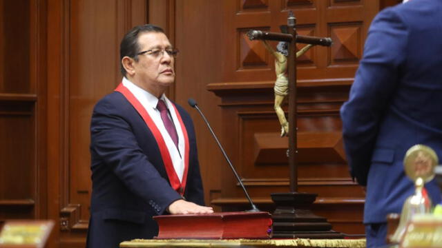 Salhuana juramentó como presidente del Congreso. | Foto: Congreso. 