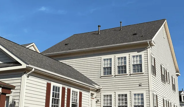  La empresa United Roofing &amp; Exteriors LLC es creación de Yilbert Ortega, emprendedor venezolano. Foto: Medium   