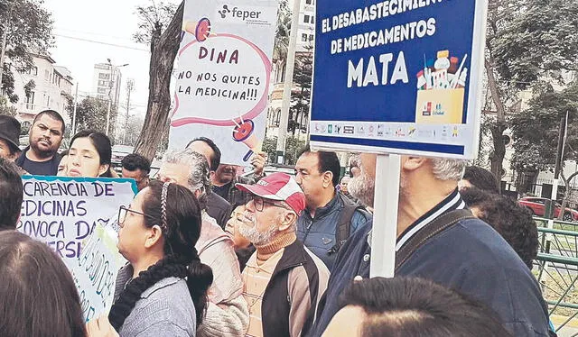 Reclamos. Pacientes protestan por falta de medicamentos   