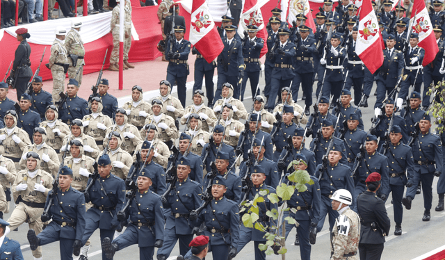 La presidenta de la República es la jefa suprema de las Fuerzas Armadas   