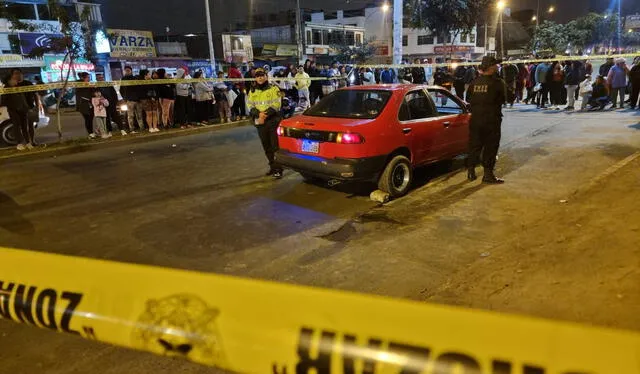 A casi treinta metros del auto, los efectivos del Departamento de Investigación Criminal de la Policía Nacional del Perú encontraron hasta cinco casquillos de bala. Créditos: Miguel Calderón / URPI-LR   