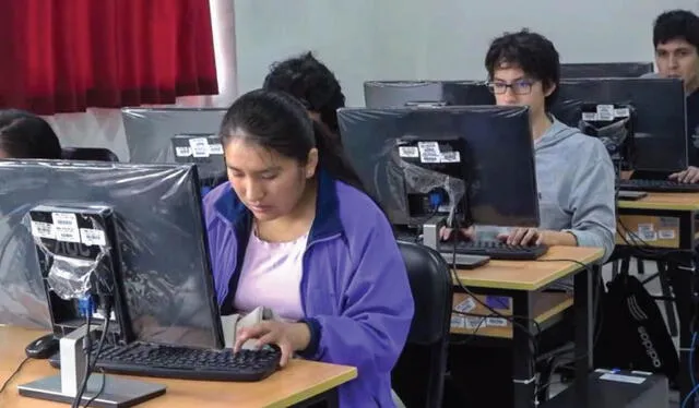  La carrera de Computación es una de las mejores pagadas en Perú. Foto: Andina.   