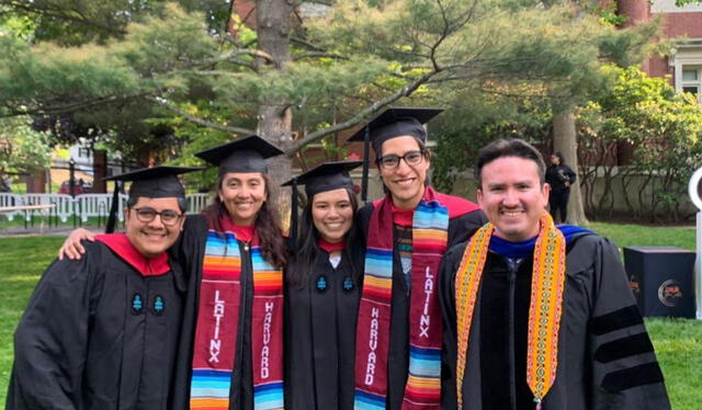  Américo Mendoza Mori en la graduación de estudiantes de la Universidad de Harvard. Foto: cortesía de Américo Mendoza.   