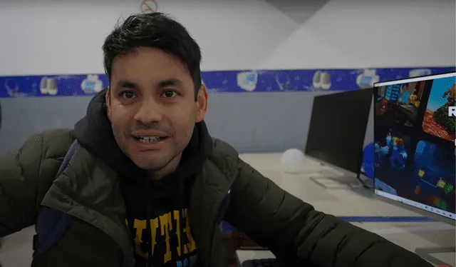  Peruano visitó su colegio en Callao luego de 25 años y quedó sorprendido con la sala de cómputo. Foto: La Blue Kombi   