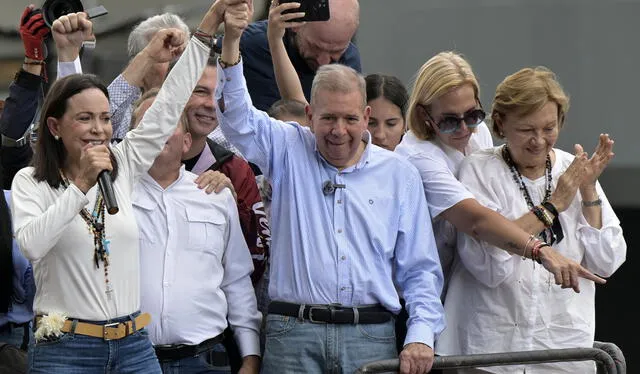 María Corina Machado y Edmundo González durante la manifestación frente a la oficina de las Naciones Unidas en Venezuela. Foto: AFP   