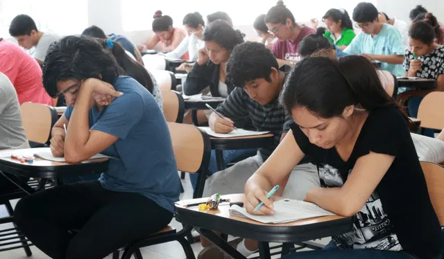  Examen de admisión de la Universidad Nacional de Ingeniería. Foto: Andina    