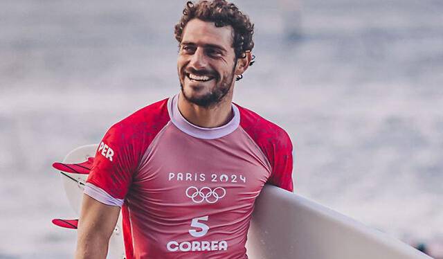  Alonso Correa avanzó a semifinales en surf en los Juegos Olímpicos de París 2024. Foto: difusión.   