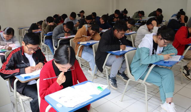 Postulantes rindieron examen la mañana de esta sábado 3 de agosto. Foto: UNCP   