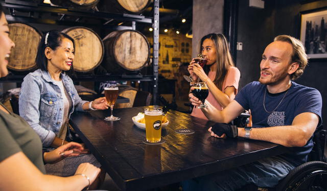  La cerveza es la bebida más solicitada en la vida social latinoamericana. Foto: Pexels   