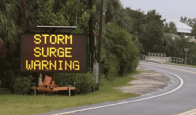  La tormenta trópical Debby se convirtió en huracán, por ello, Ron de Santis tomó medidas para minimizar riesgos. Foto: Newsweek   