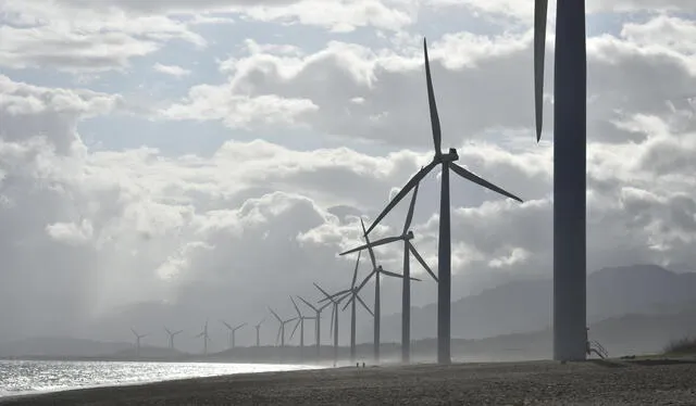  La fuerza del viento es una fuente limpia y capaz de suministrar la electricidad necesaria a las poblaciones. Foto: Pexels   