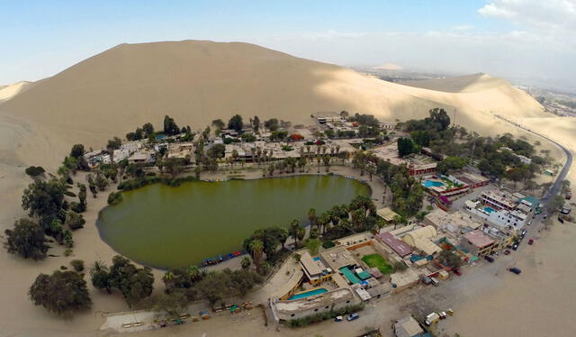  La Huacachina es uno de los principales atractivos turísticos en la ciudad de Ica. Foto: Andina.   