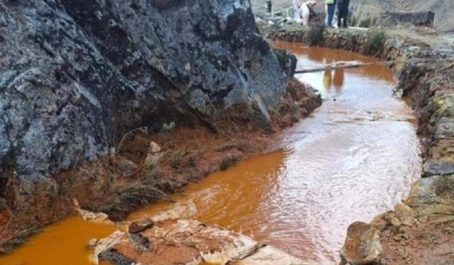  La restricción en el acceso al agua afecta tanto a la vida cotidiana de los ciudadanos como a la producción agrícola. Foto: Andina.   