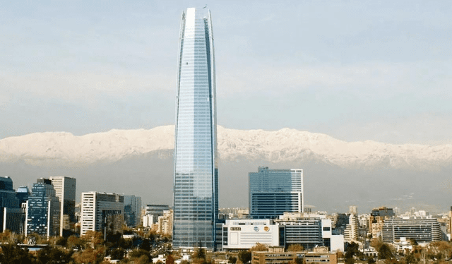  La Gran Torre Santiago es el edificio más alto de Sudamérica. Foto: Ámbito   