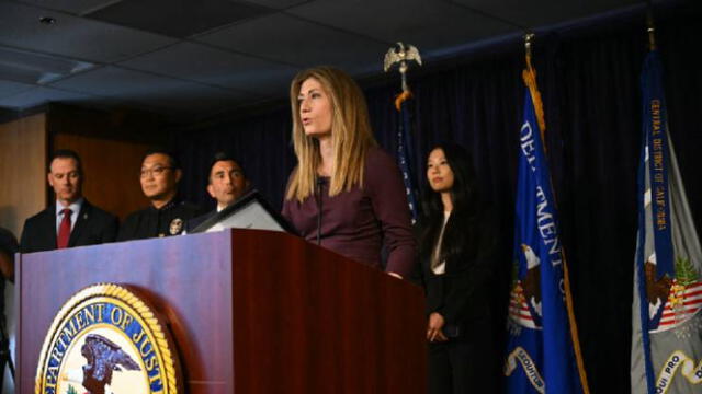  Autoridades en conferencia de prensa sobre investigación en la muerte de Matthew Perry. Foto: afp <br>   