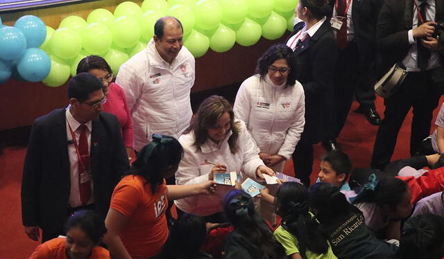  Dina Boluarte en lanzamiento de programa infantil. Foto: difusión    