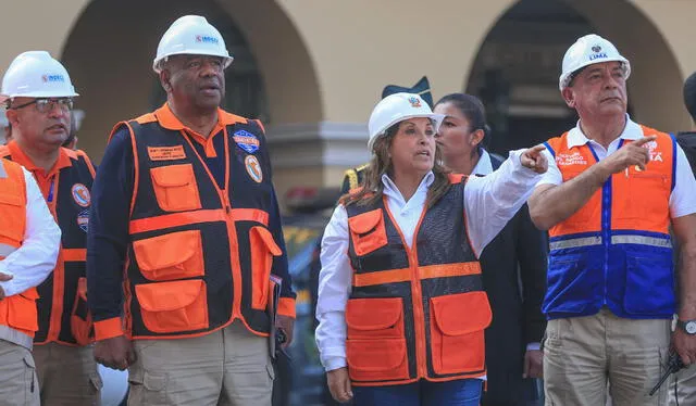  La presidenta Boluarte pasó un momento incómodo durante el simulacro. Foto: difusión    