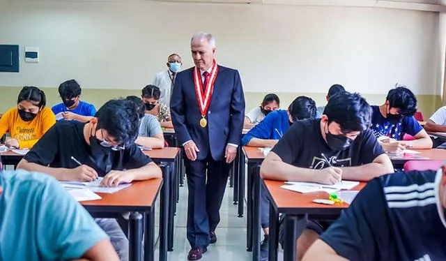  Los resultados de los exámenes de la carrera de Ingeniería Textil fueron de un máximo de 10.75 y una nota mínima de 10.044 entre los admitidos. Foto: El Peruano.   