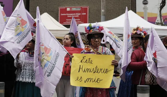 protestan en Ministerio de la Mujer