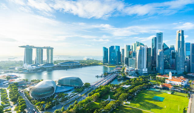  Singapur es el país con la mayor cantidad de prohibiciones que le permitieron convertirse en uno de los países más limpios y ordenados del mundo. Foto: Freepik   